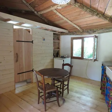 Tente Suspendue Au Coeur De La Foret *